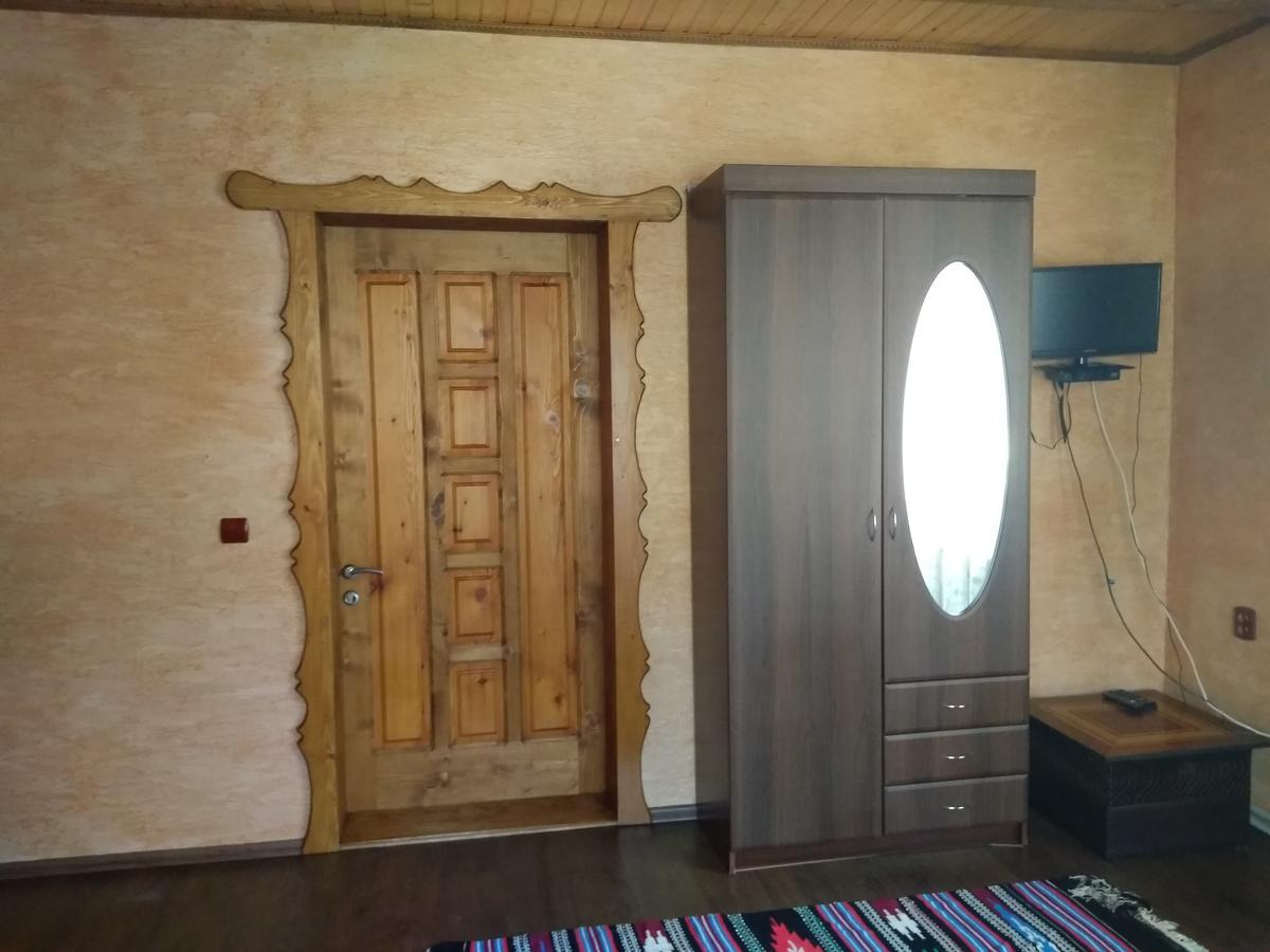 Затишок В Карпатах Villa Iaremcea Exterior foto